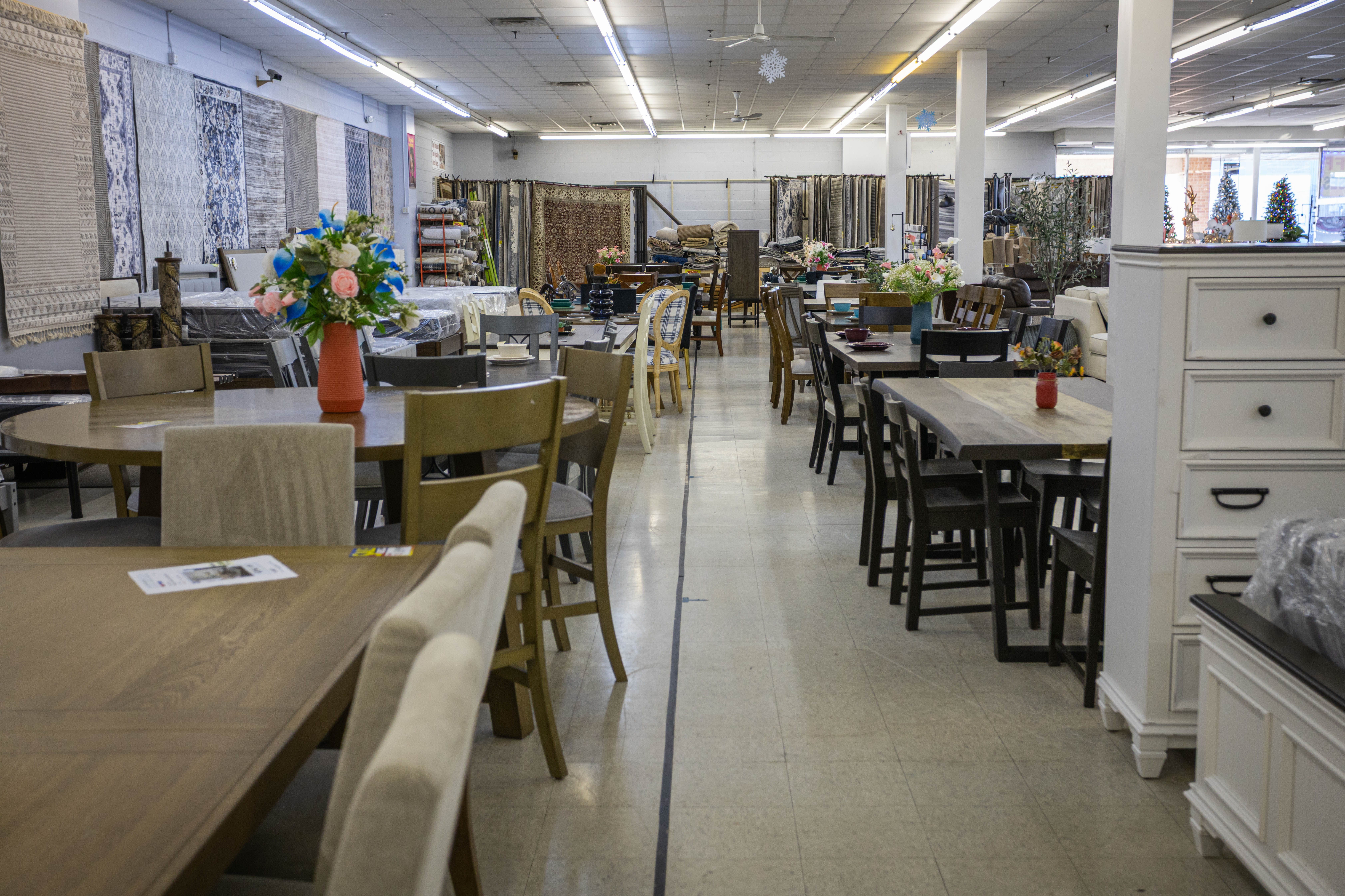20,000 sq ft liquidation store